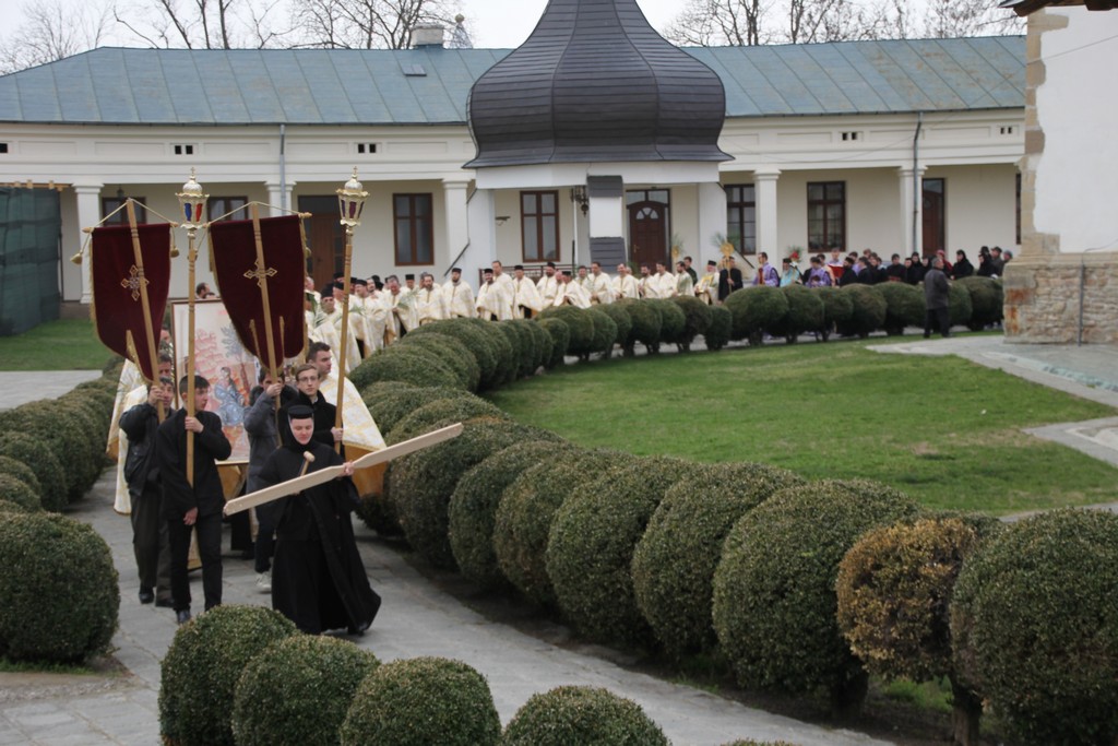 Procesiune la Catedrala Arhiepiscopală din Roman