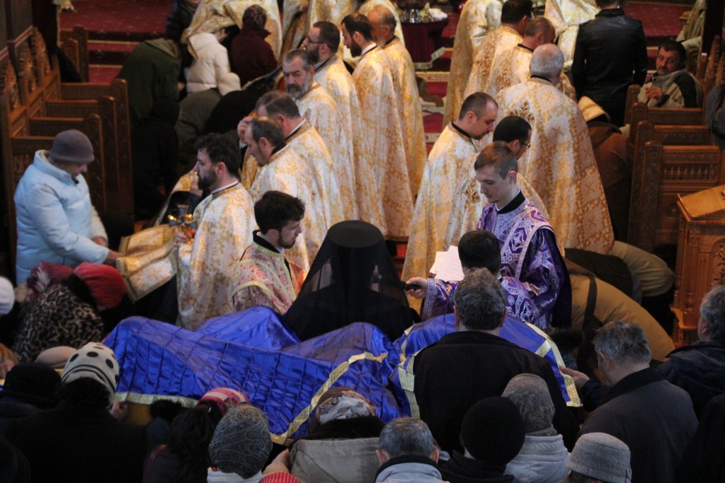 Rugăciune arhierească la Catedrala Arhiepiscopală din Roman