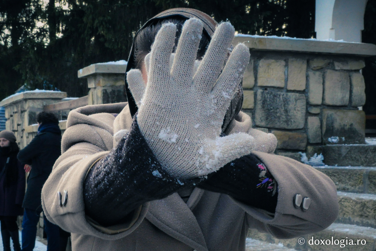 Întristarea usucă oasele, pe când bucuria înfloreşte faţa