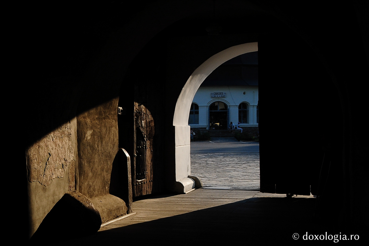 Fiecare păcat ne face să suferim întunericul şi moartea căderii sufletului