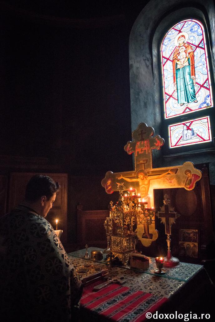 Rugăciunea începe în momentul în care nu ne gândim la Dumnezeu ca la un El depărtat