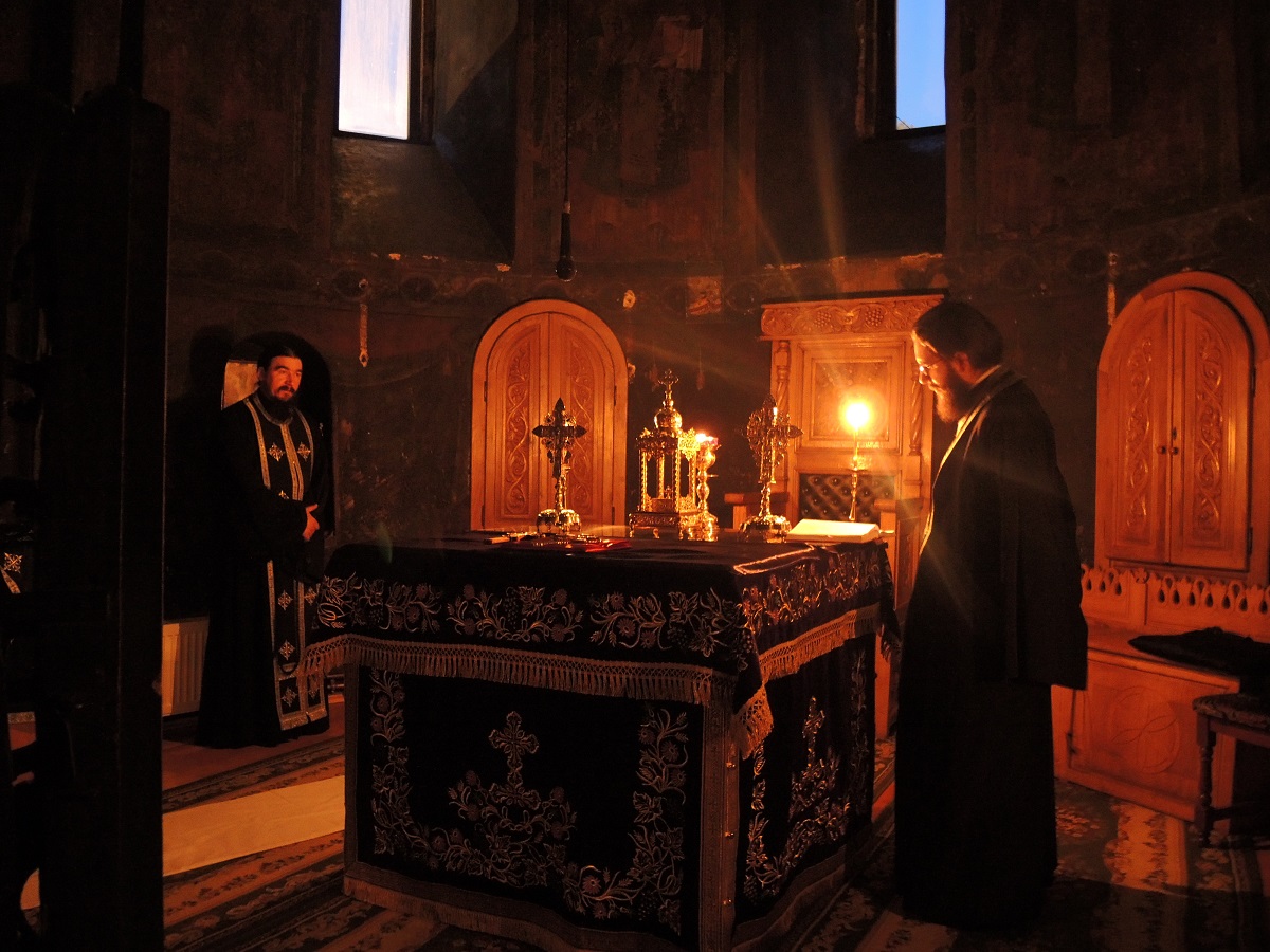 „Oamenii sunt chemați să-și împroprieze la măsura ființei lor marea taină a răstignirii, morții și îngropării Domnului Hristos”