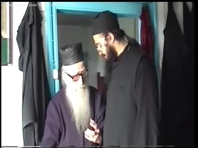(Video) Părintele Dionisie Ignat – Despre dragostea de neam, smerenie şi stăpânirea antihristică