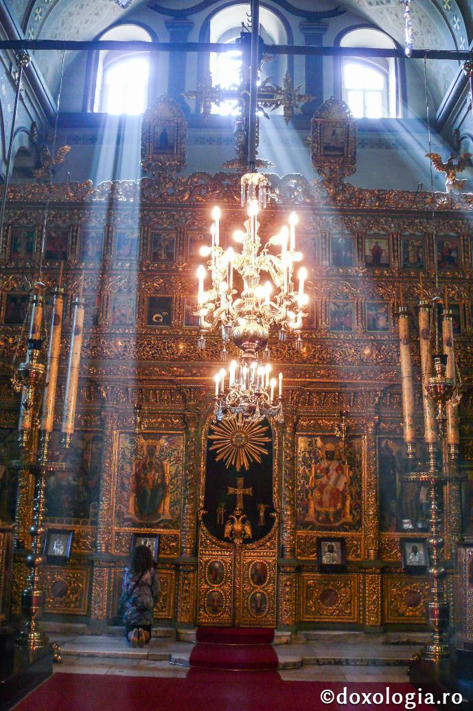 Părinte, oamenii trebuie să ceară cu stăruinţă iluminarea dumnezeiască?