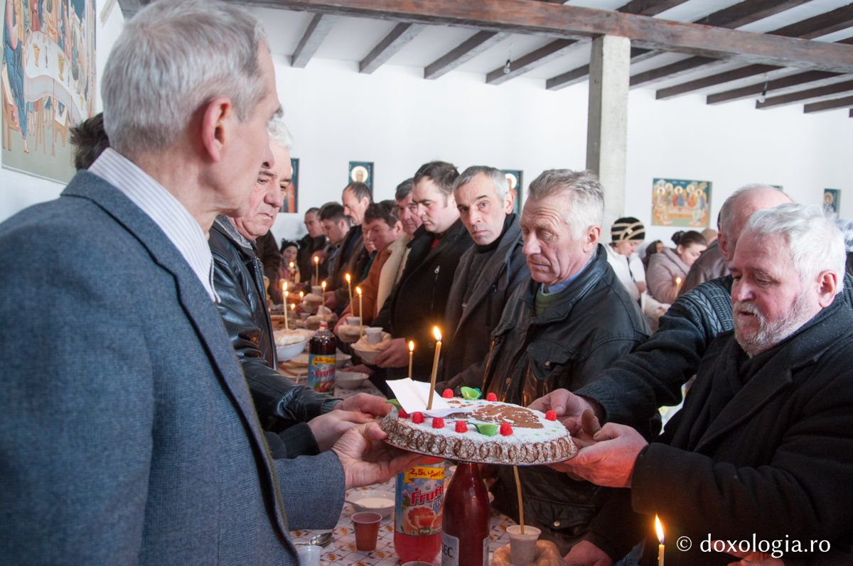 Pomenirile și milosteniile aduc un mare ajutor şi folos celor adormiţi