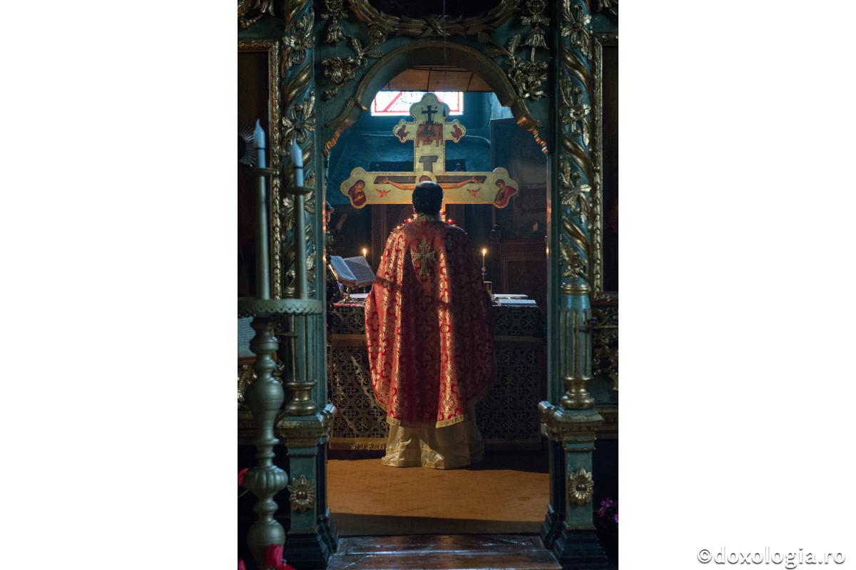 Când se săvârşeşte Sfânta Liturghie, preotul n-o poate lăsa neterminată orice s-ar întâmpla