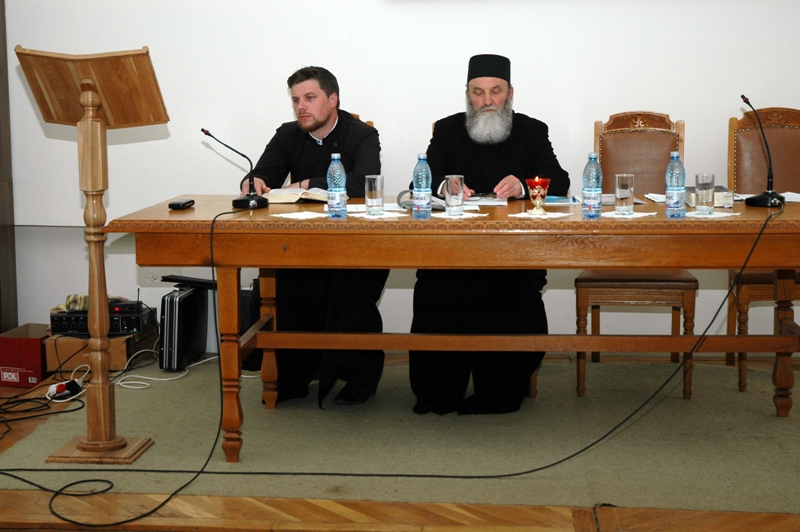 Seară catehetică dedicată cinstirii sfintelor moaşte