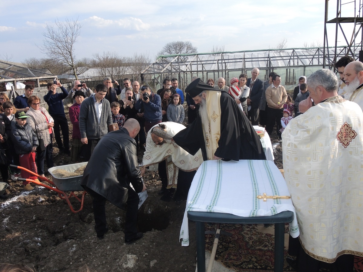 Sfințire de loc de biserică, în a doua zi de Paști