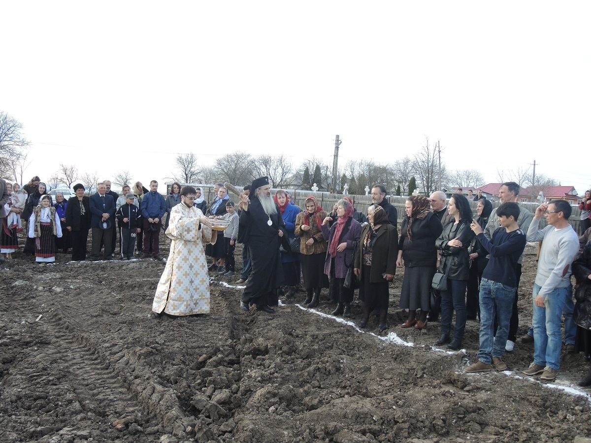 Sfințire de loc de biserică, în a doua zi de Paști