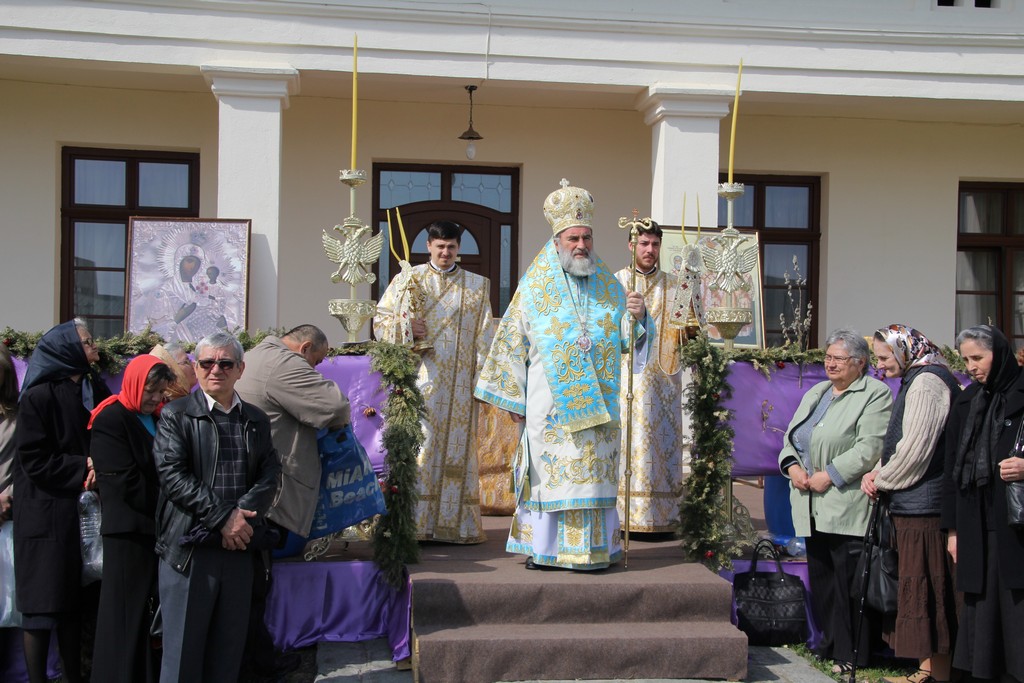 Vinerea Luminată la Catedrala din Roman