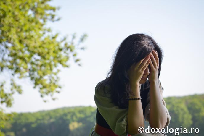 Să ne luăm într-ajutor arma sigură a defăimării de sine!