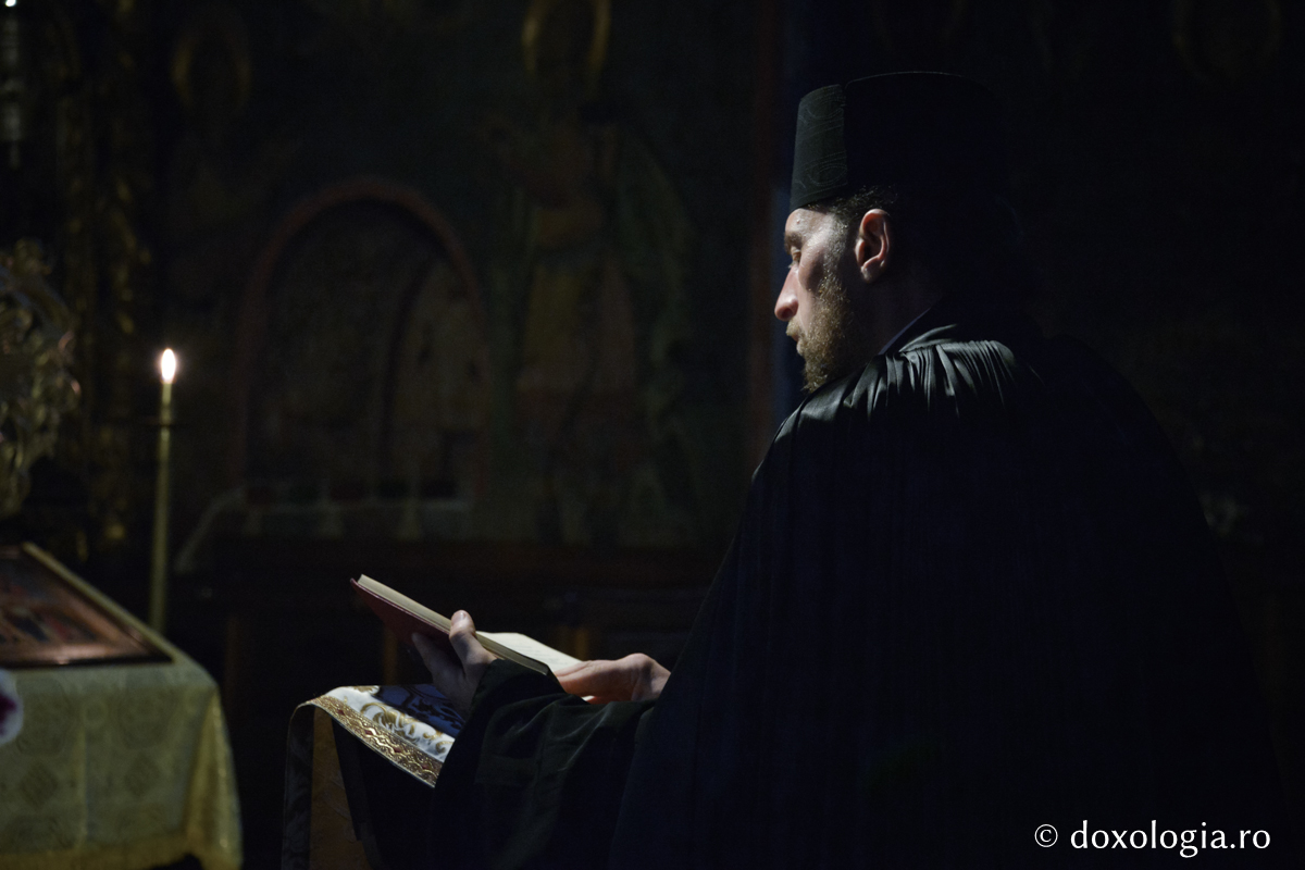 Schimonahul Iuvenalie Bârsan, cel care a trecut la Domnul citind la Psaltire, în genunchi