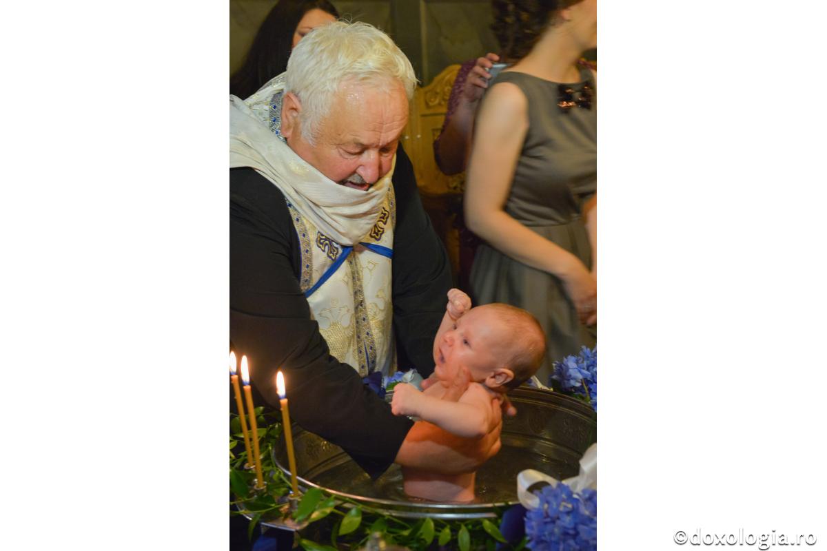 Cele 8 botezuri de la începutul până la sfârșitul lumii