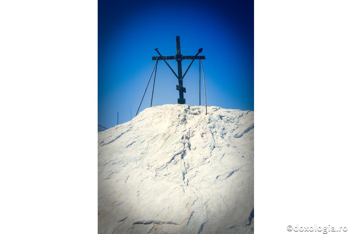 Noi ne-am mulţumi cu puţin cer albastru în fresca vieţii noastre...