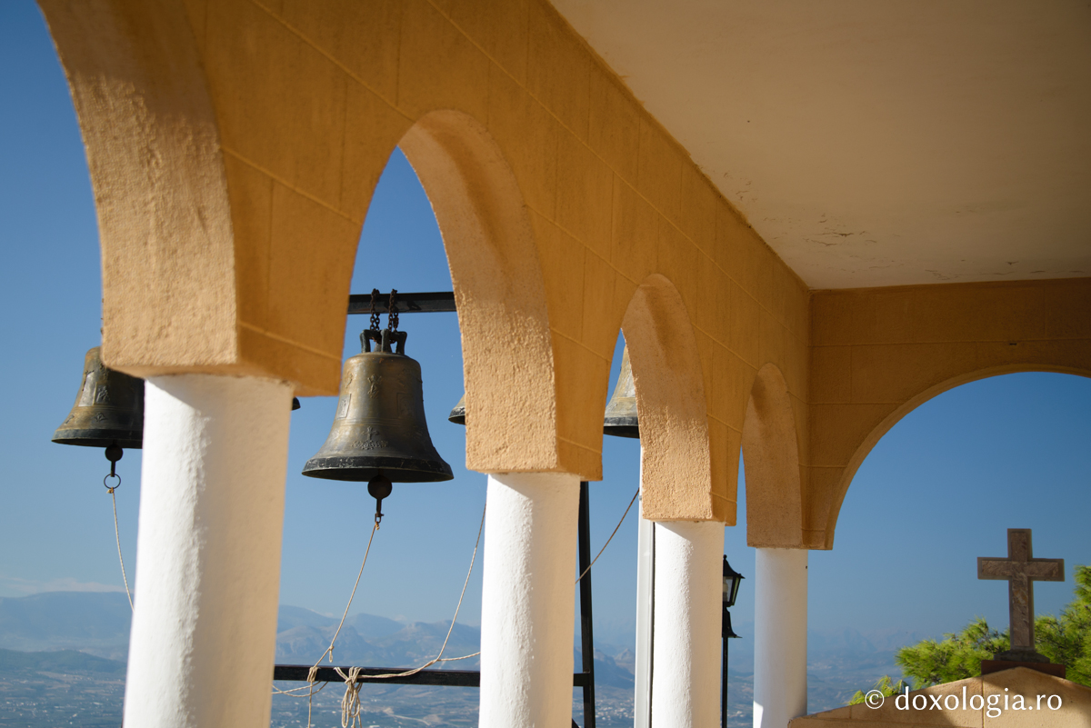 În conflict cu idealul