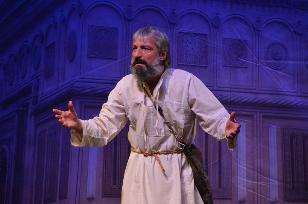 „Întoarcerea zidarului” pe scena ieșeană