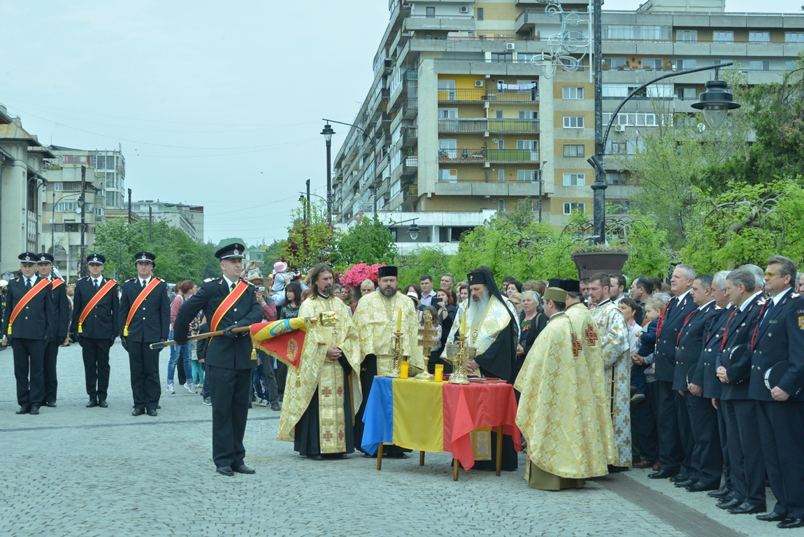 Pompierii ieșeni au primit Drapelul de Luptă