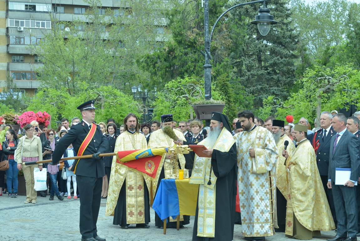 Pompierii ieșeni au primit Drapelul de Luptă