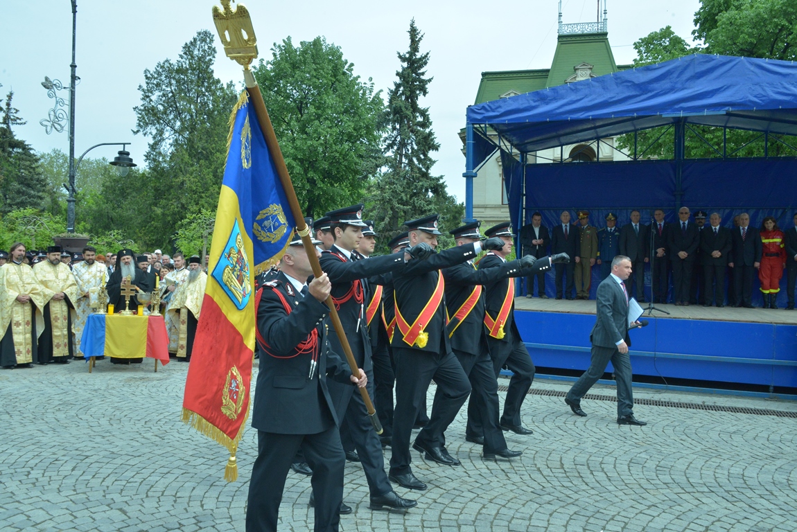 Pompierii ieșeni au primit Drapelul de Luptă