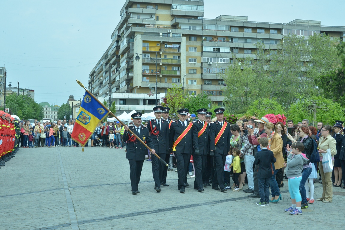 Pompierii ieșeni au primit Drapelul de Luptă