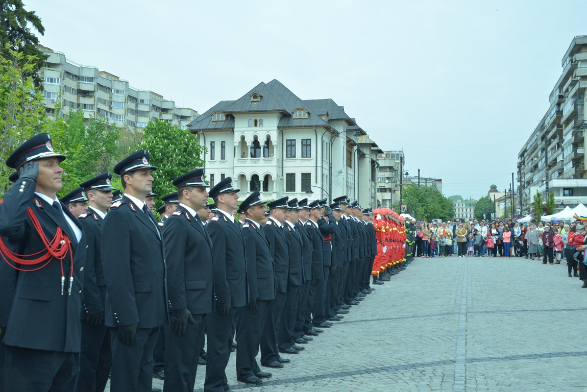 Pompierii ieșeni au primit Drapelul de Luptă