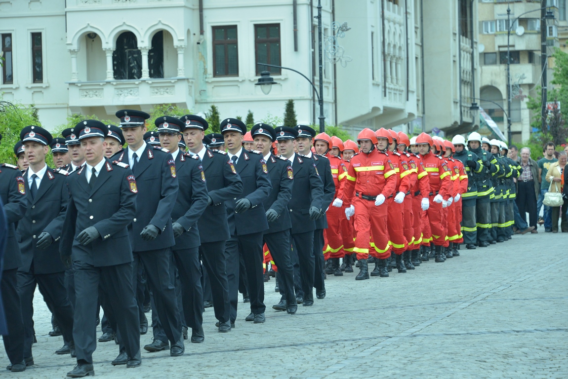 Pompierii ieșeni au primit Drapelul de Luptă