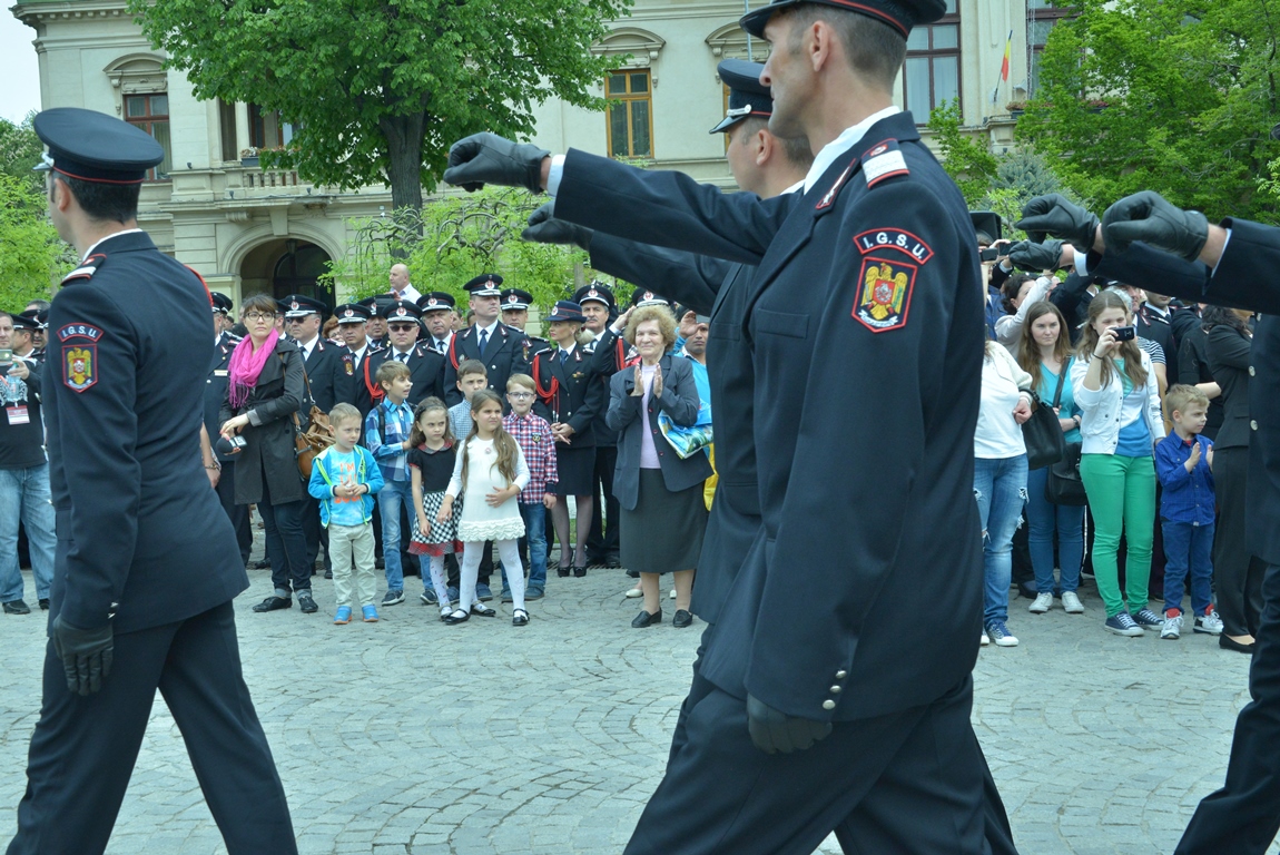 Pompierii ieșeni au primit Drapelul de Luptă