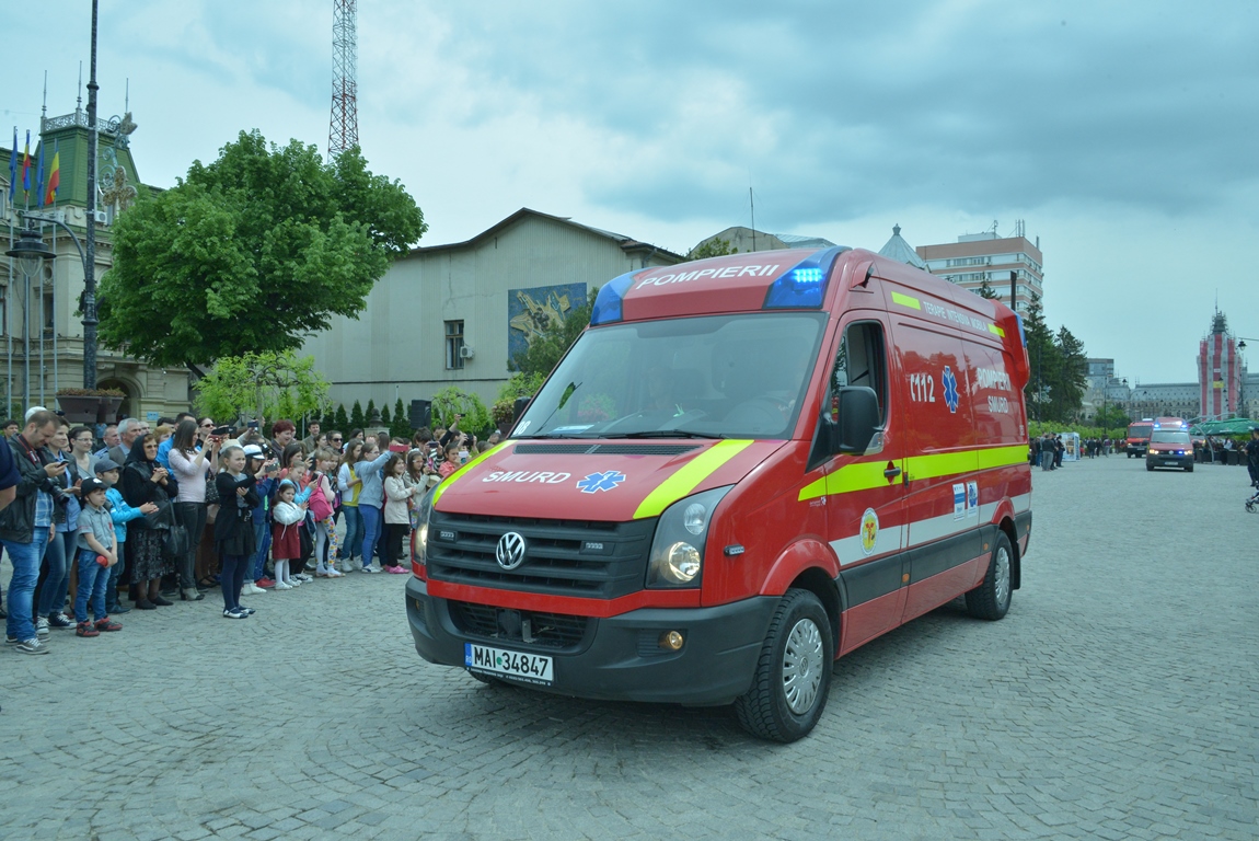 Pompierii ieșeni au primit Drapelul de Luptă