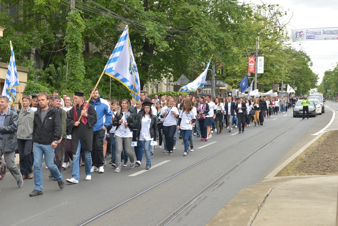 Trei urări de la Înaltpreasfințitul Teofan pentru tinerii absolvenți de facultate