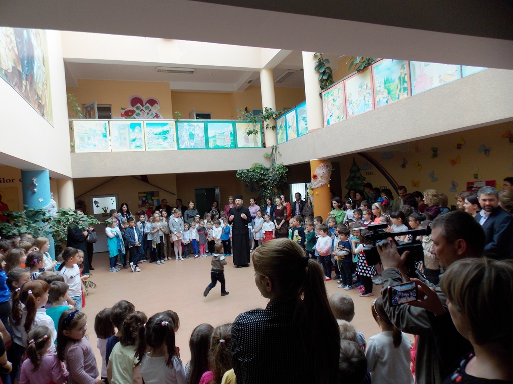 Întâlnire între generaţii la Grădinița „Sfântul Ioan cel Nou de la Suceava”