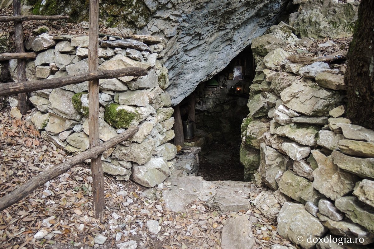 Aghiasma Cuviosului Gherontie de la Schitul „Sfânta Ana” din Athos / Foto: Silviu Cluci Aghiasma Cuviosului Gherontie de la Schitul „Sfânta Ana” din Athos