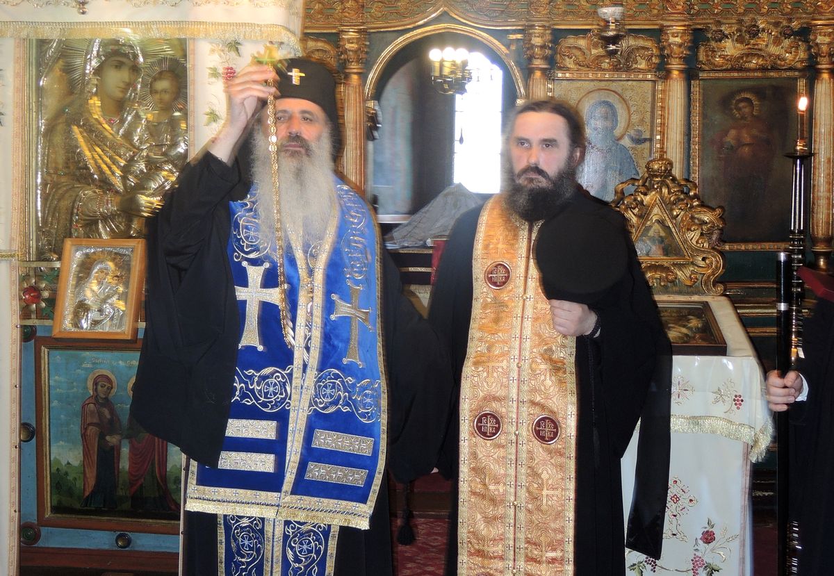 Părintele Arsenie Popa, starețul Mănăstirii Sihăstria a primit hirotesia întru arhimandrit Părintele Arsenie Popa, starețul Mănăstirii Sihăstria a primit hirotesia întru arhimandrit