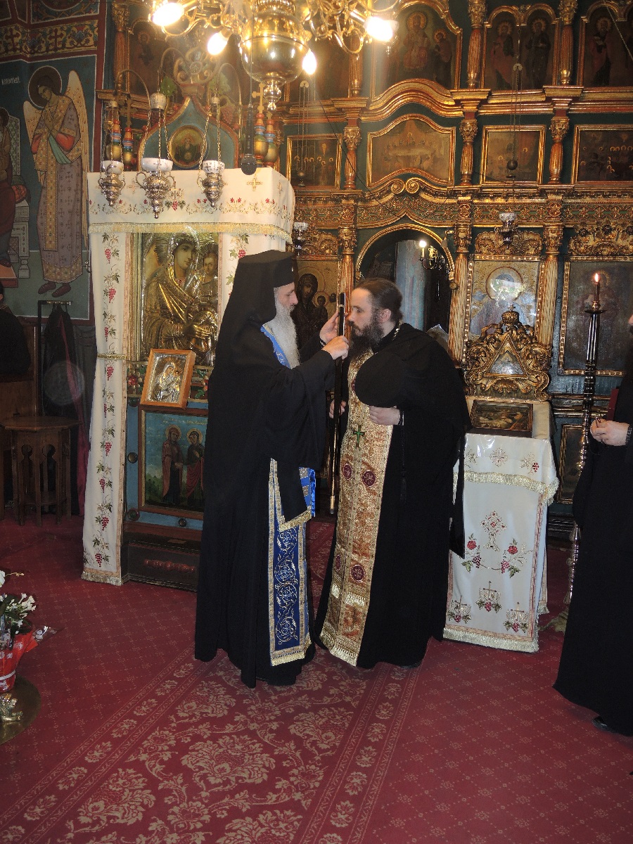 Părintele Arsenie Popa, starețul Mănăstirii Sihăstria a primit hirotesia întru arhimandrit Părintele Arsenie Popa, starețul Mănăstirii Sihăstria a primit hirotesia întru arhimandrit
