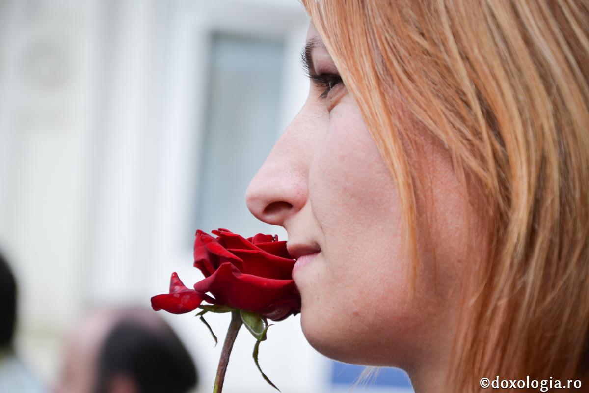 Adolescentele au nevoie să primească modele de viață și romantism de calitate