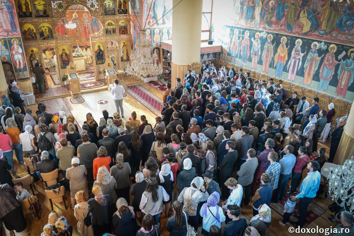 Căutați să fiți pomeniți la Liturghie