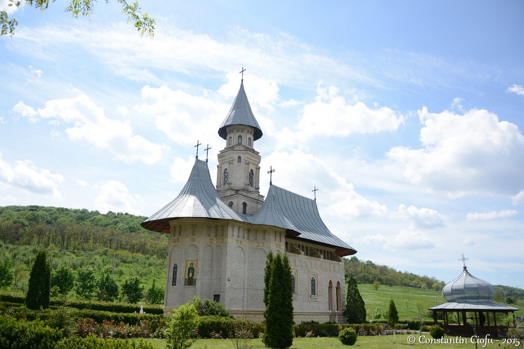 Sărbătoare la Mănăstirea Vlădiceni