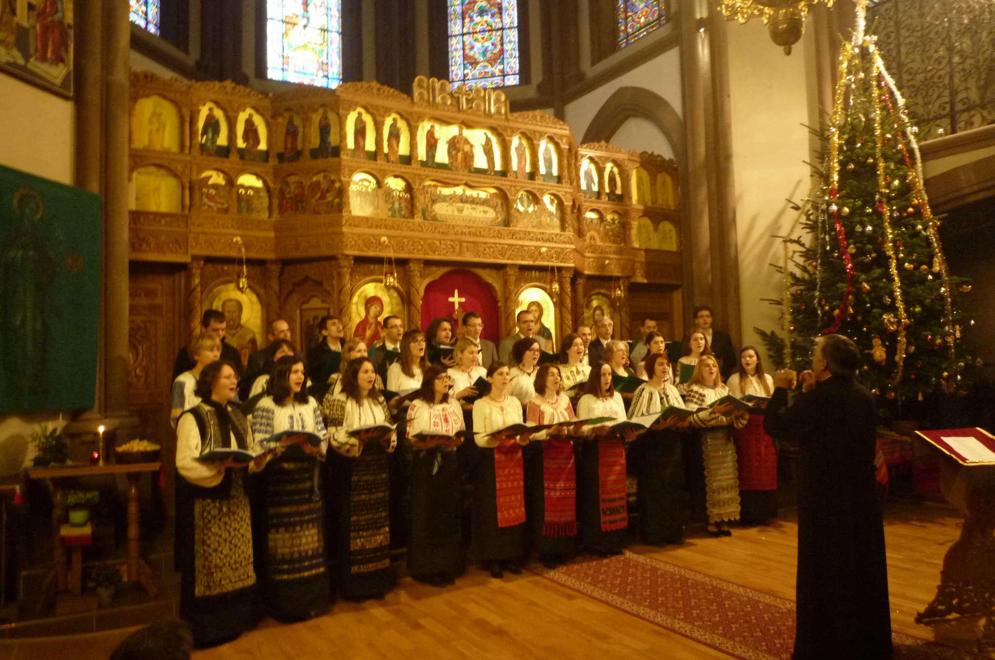 Corala ACOR a parohiei ortodoxe românești de la Strasbourg Biserica ortodoxă a românilor din Strasbourg: Liturghie în familie