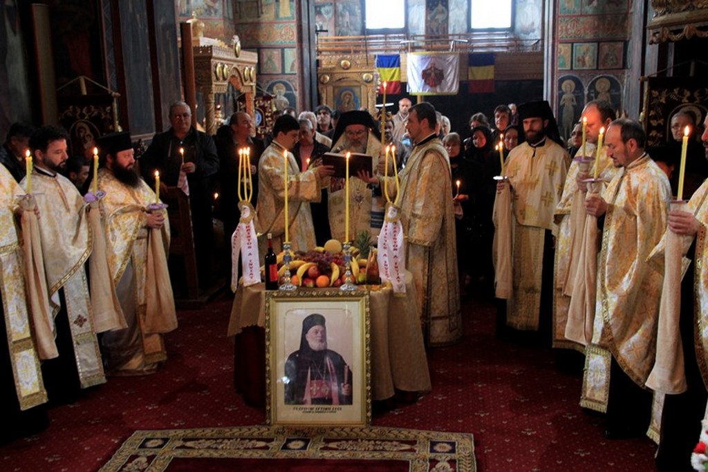 Parastas pentru IPS Arhiepiscop Eftimie