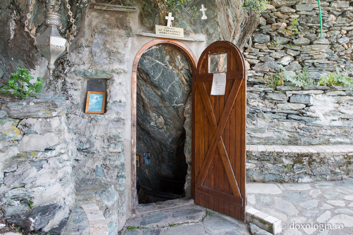 Peştera Cuviosului Gherasim din Kefalonia de la Schitul Sfânta Ana / Foto: Pr. Silviu Cluci Peștera Cuviosului Gherasim Kefalonitul de la Schitul „Sfânta Ana” – Athos