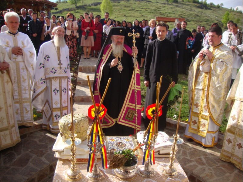 Resfințirea bisericii din Rogojel Resfințirea bisericii din Rogojel