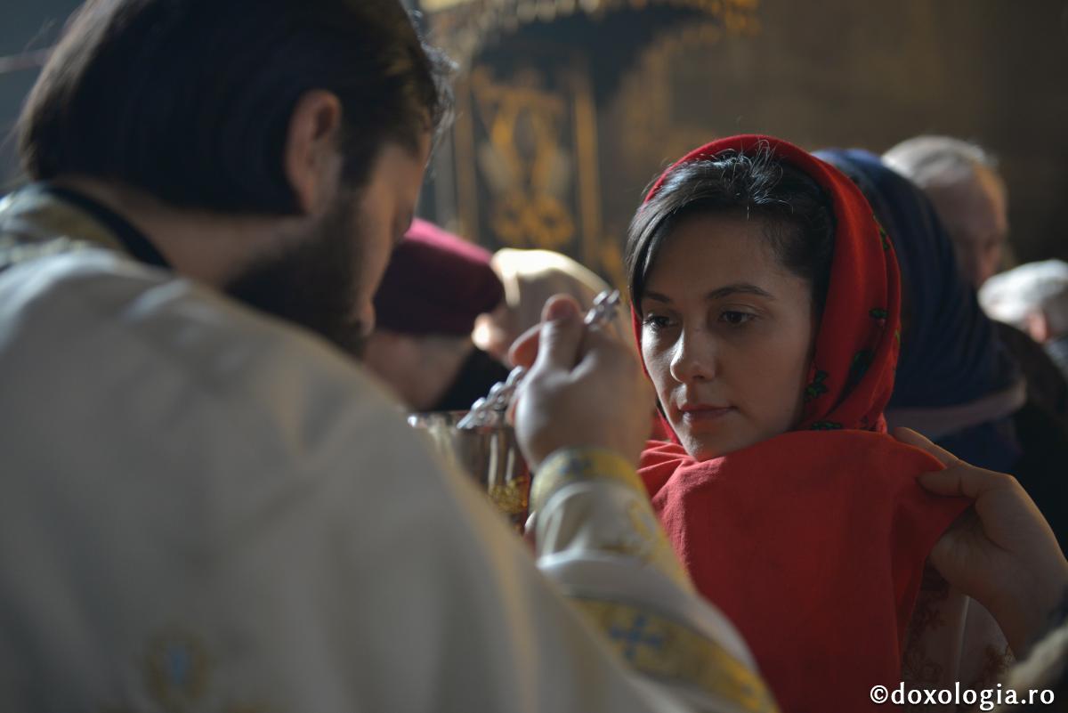 Cum lucrează Sfânta Împărtăşanie