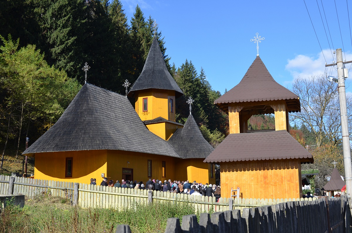 Trei povestiri despre viaţa în parohie