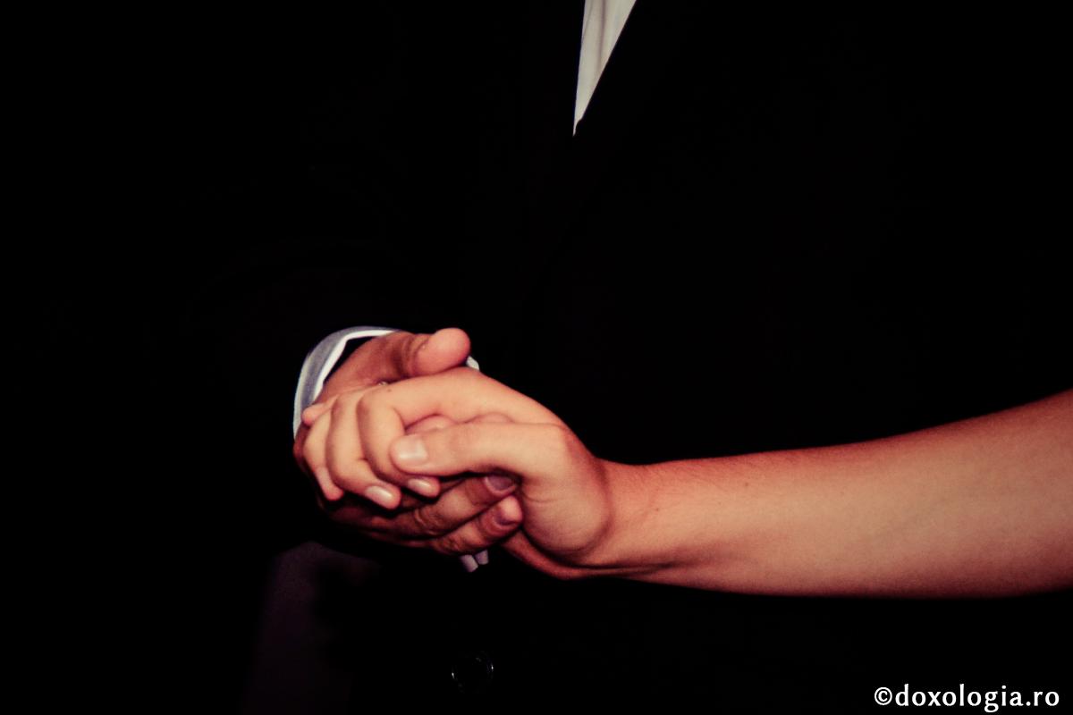 Soţul trebuie neapărat să dovedească în mod practic soţiei că o iubeşte