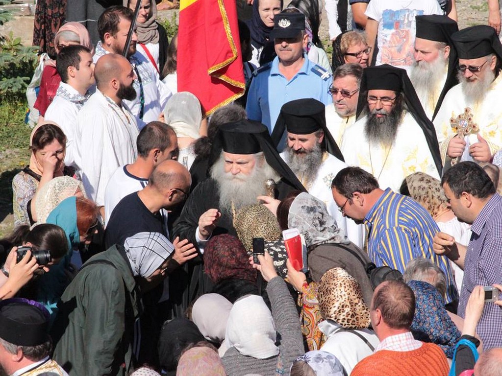 Mărturisire de credinţă la mormântul părintelui Justin Pârvu