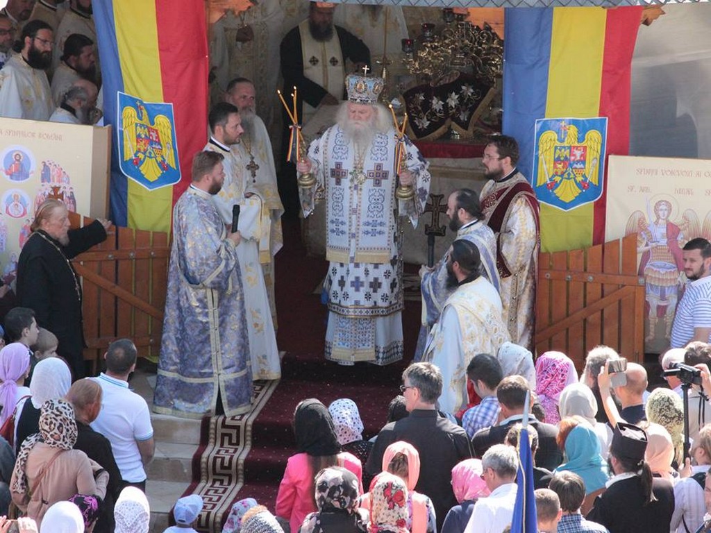 Mărturisire de credinţă la mormântul părintelui Justin Pârvu