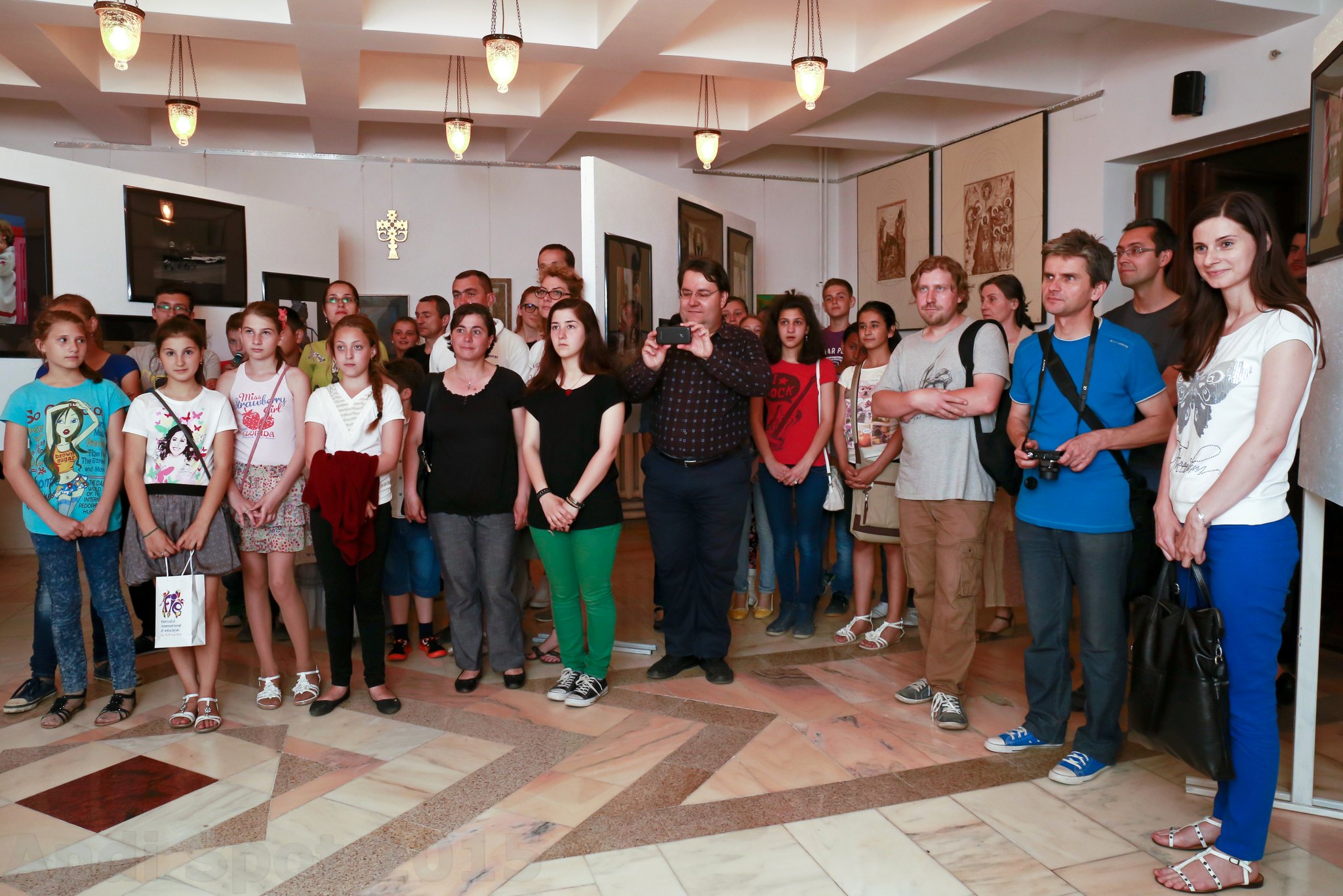 Frânturi din copilărie, expuse într-o biserică ieşeană