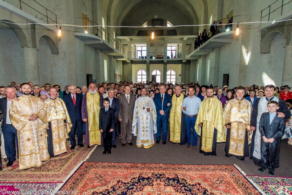 Foto: Claudiu Ştefănescu Popas aniversar la catedrala din Oneşti