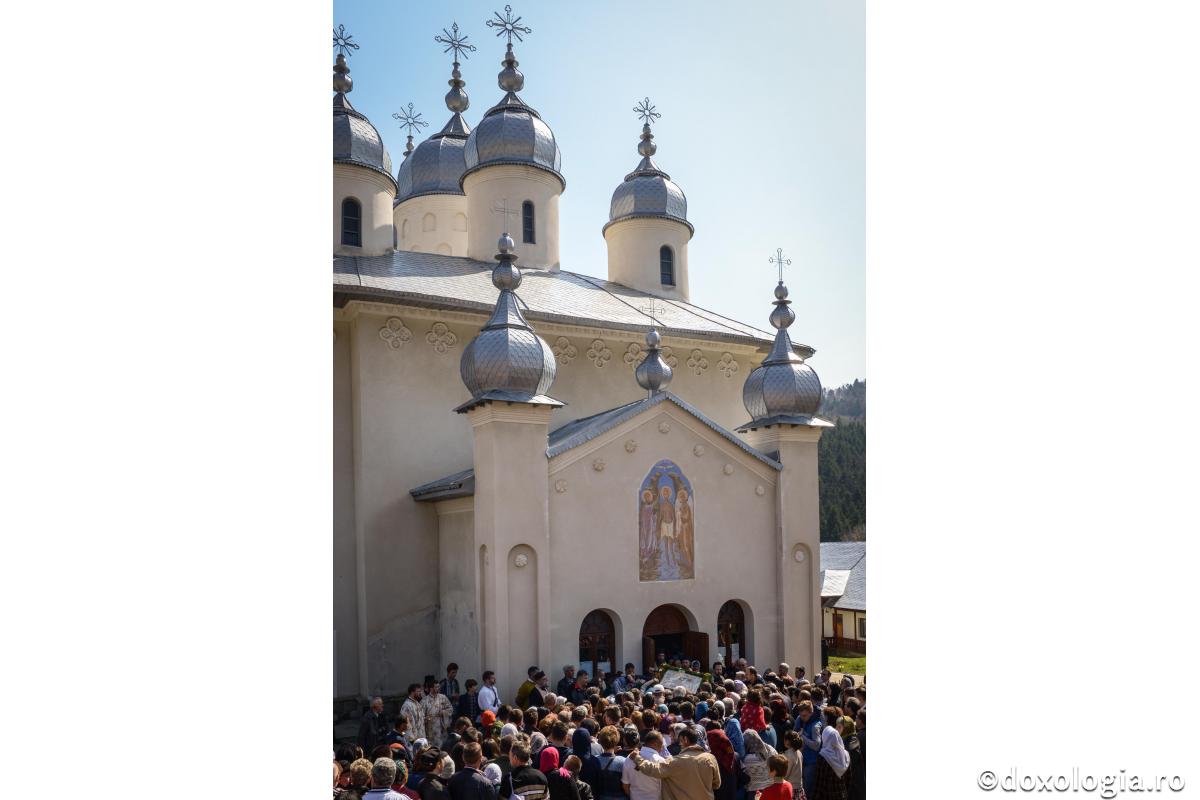 Sfânta Biserică și oastea sa