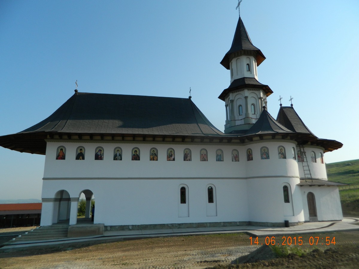 Liturghie arhierească la hramul Mănăstirii Calapodeşti