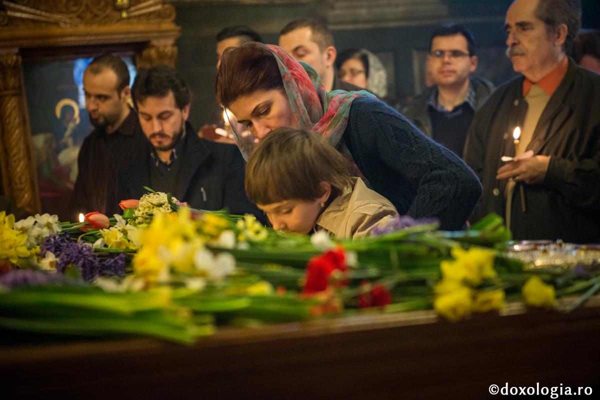 Foto: Oana Nechifor Copiii, ca şi părinţii, trebuie să trăiască cu grija de a nu păcătui